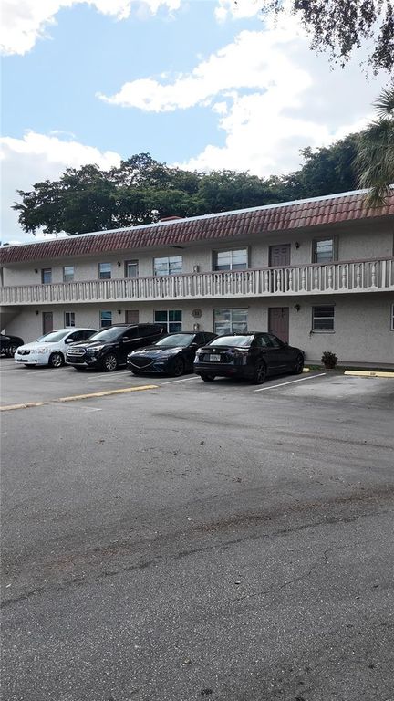 3777 NW 78th Ave 11G, Davie, FL 33024