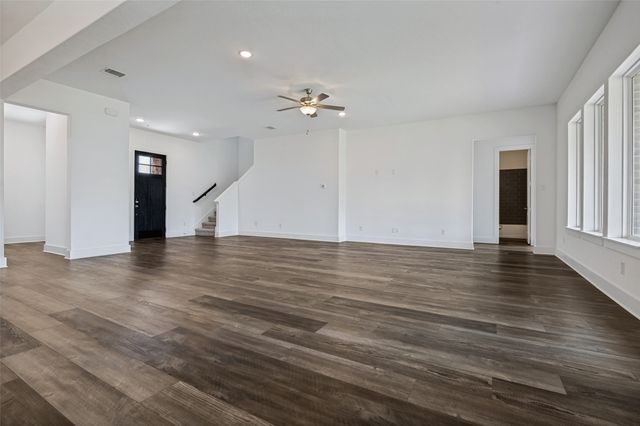 915 Crossvine Drive, Mansfield, TX 76063
