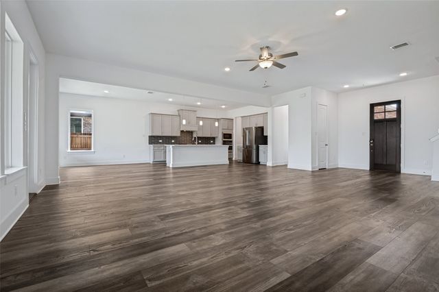 915 Crossvine Drive, Mansfield, TX 76063