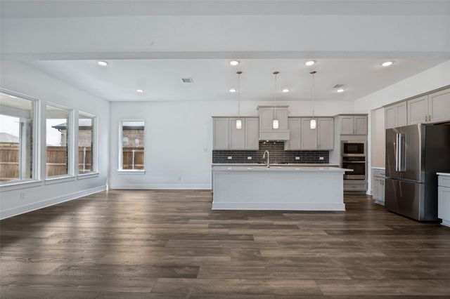 915 Crossvine Drive, Mansfield, TX 76063