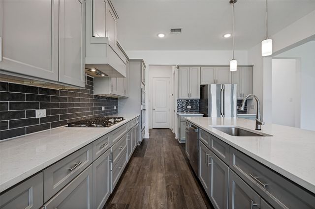 915 Crossvine Drive, Mansfield, TX 76063