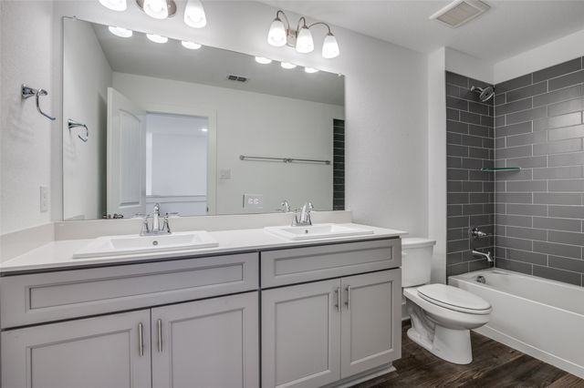 915 Crossvine Drive, Mansfield, TX 76063