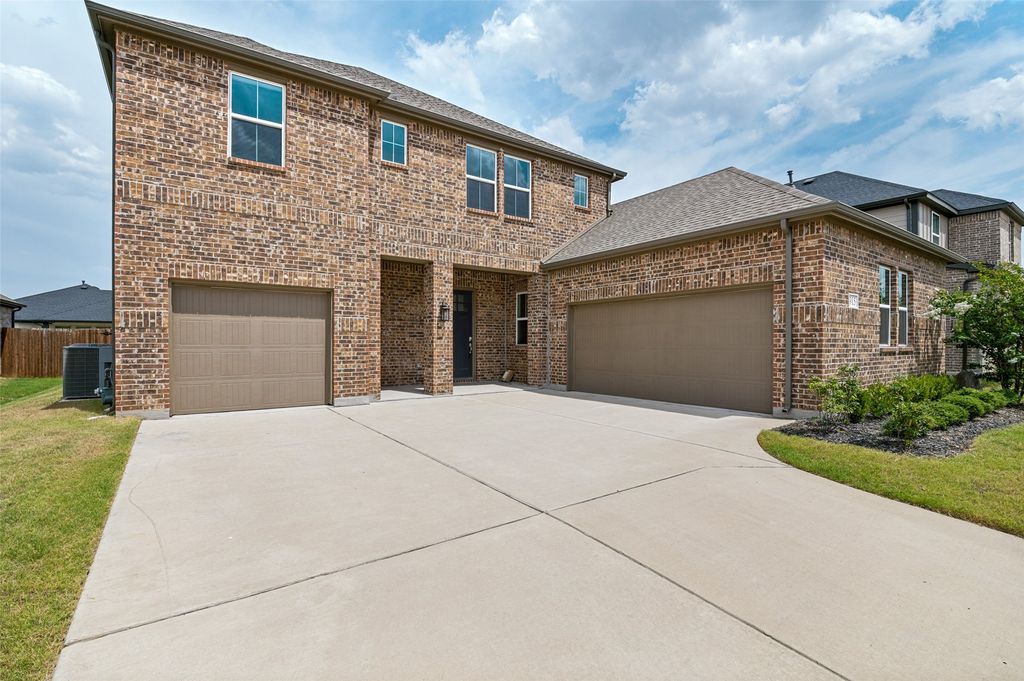 915 Crossvine Drive, Mansfield, TX 76063