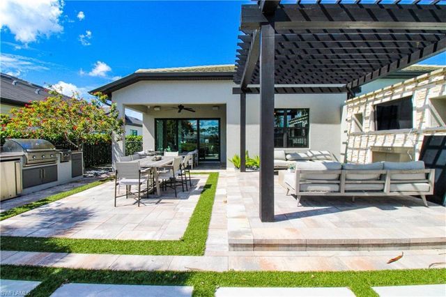 14723 Kingfisher LOOP, Naples, FL 34120