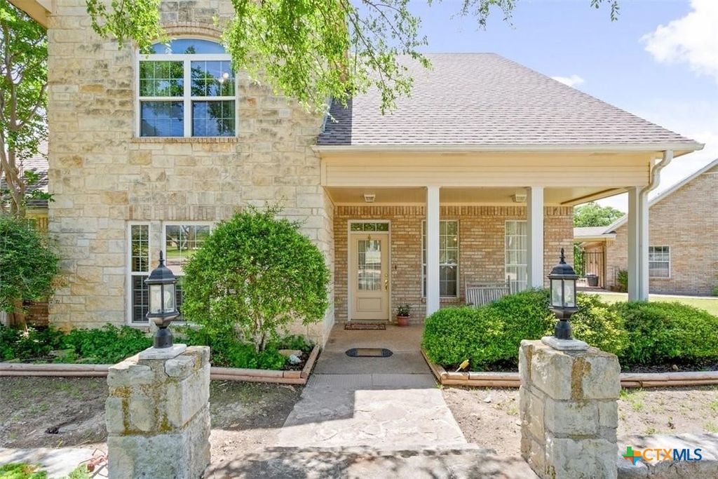 219 Fairway Drive, Gatesville, TX 76528