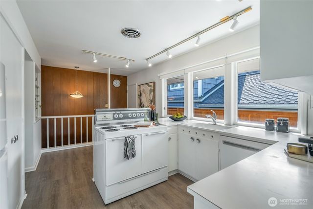 3515 NE 42nd Street, Seattle, WA 98105