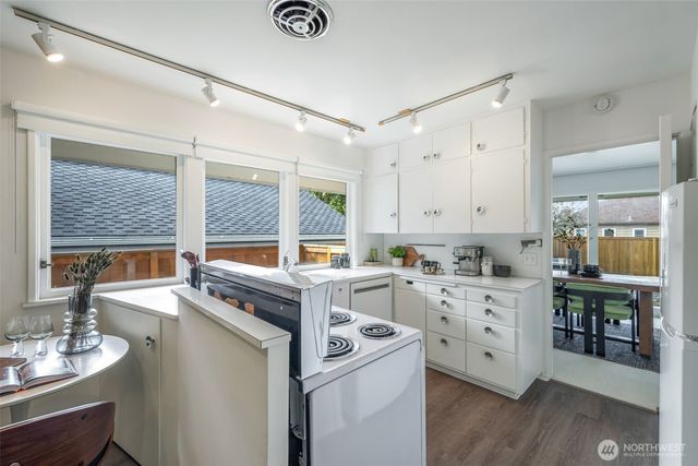 3515 NE 42nd Street, Seattle, WA 98105