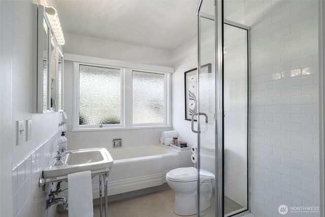 3515 NE 42nd Street, Seattle, WA 98105