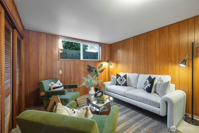 3515 NE 42nd Street, Seattle, WA 98105