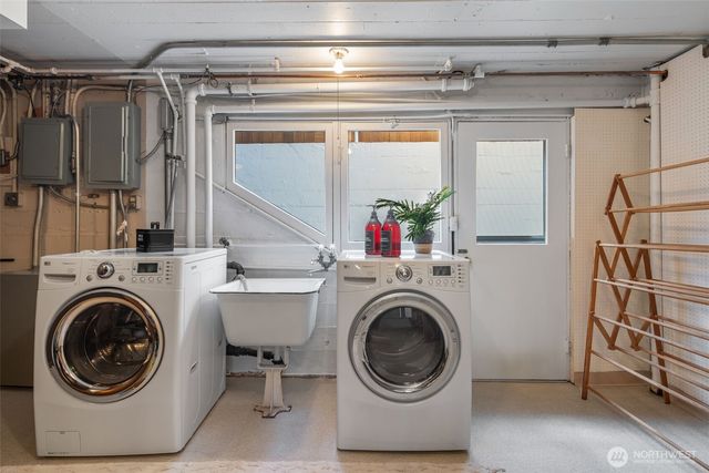 3515 NE 42nd Street, Seattle, WA 98105