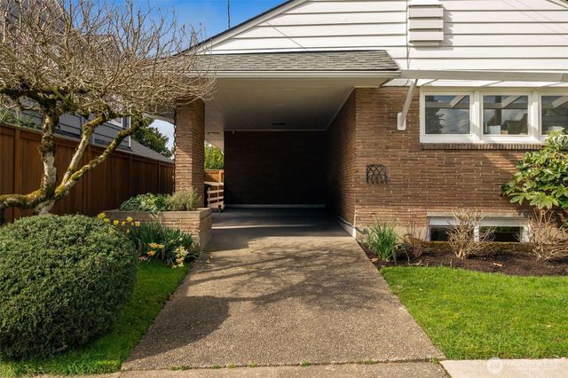 3515 NE 42nd Street, Seattle, WA 98105