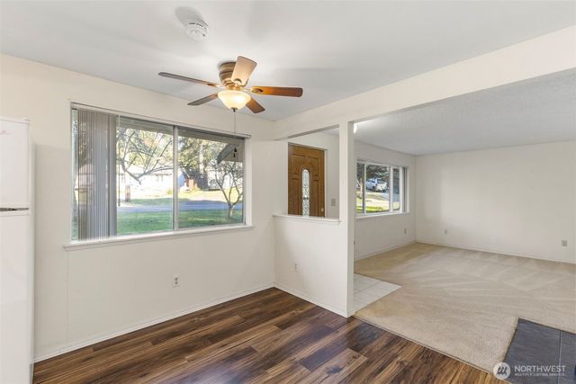 7606 Sandy Way NE, Poulsbo, WA 98370