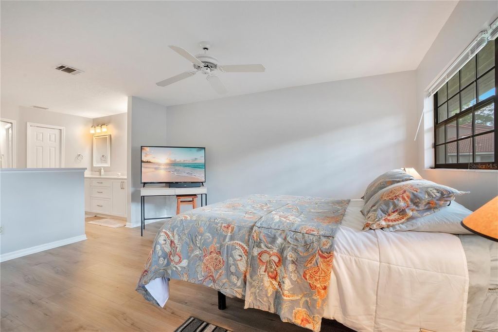 Image 17 of property listing at 8110 SANDPOINT BOULEVARD, Orlando, FL 32819