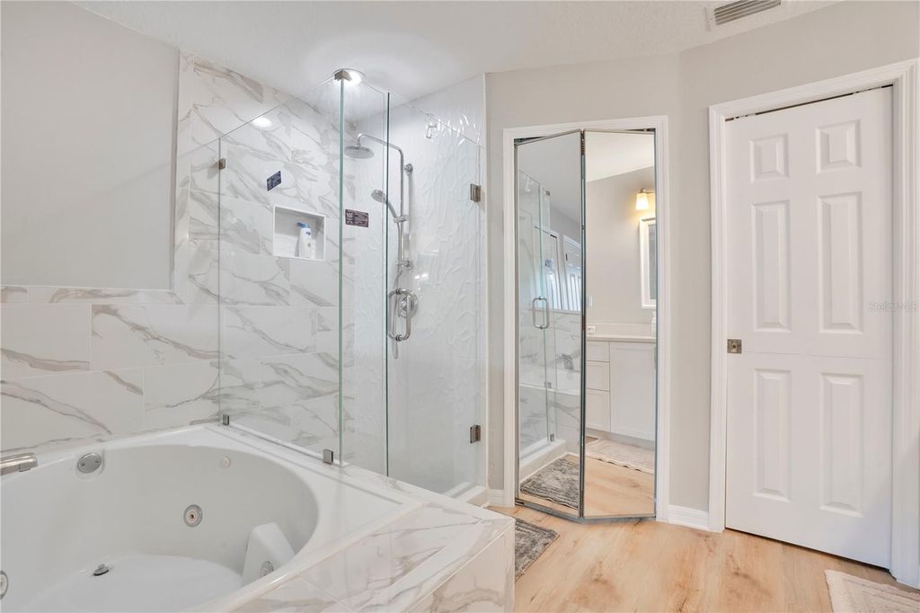 Image 18 of property listing at 8110 SANDPOINT BOULEVARD, Orlando, FL 32819