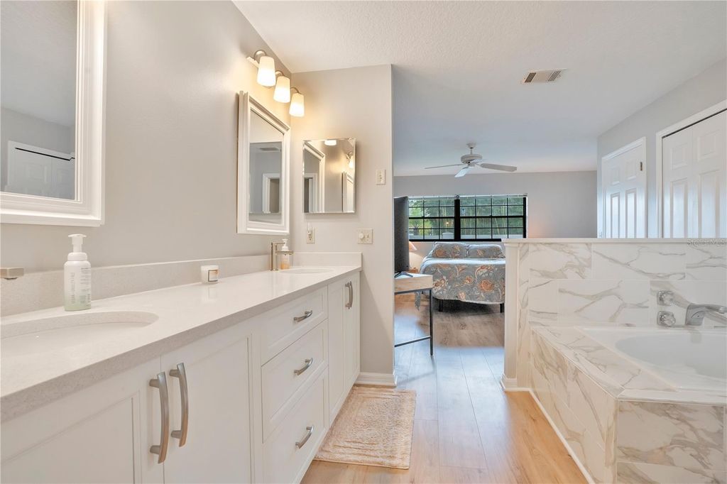 Image 20 of property listing at 8110 SANDPOINT BOULEVARD, Orlando, FL 32819