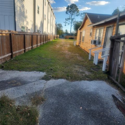 320 Thornton Road, Houston, TX 77018