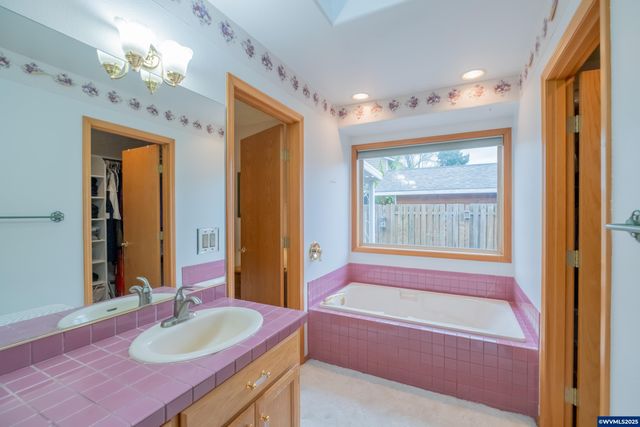 1255 NE Laurelridge St, Keizer, OR 97303