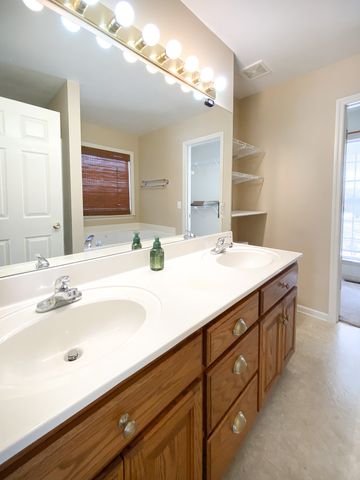 215 Falcon Dr, Manchester, TN 37355