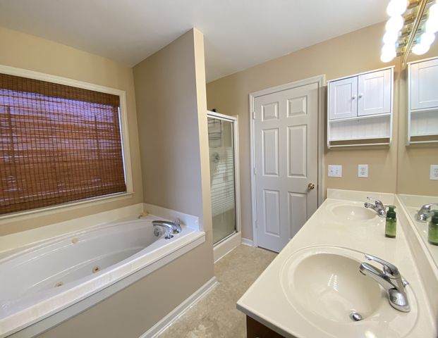 215 Falcon Dr, Manchester, TN 37355