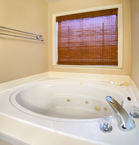 215 Falcon Dr, Manchester, TN 37355