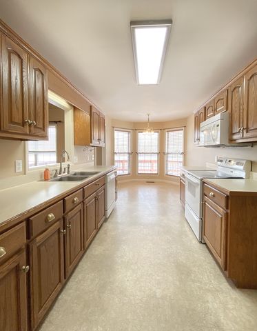 215 Falcon Dr, Manchester, TN 37355