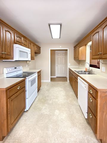 215 Falcon Dr, Manchester, TN 37355