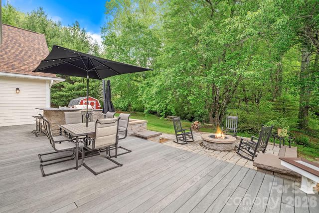 9 Whispering Meadows Drive, Fairview, NC 28730