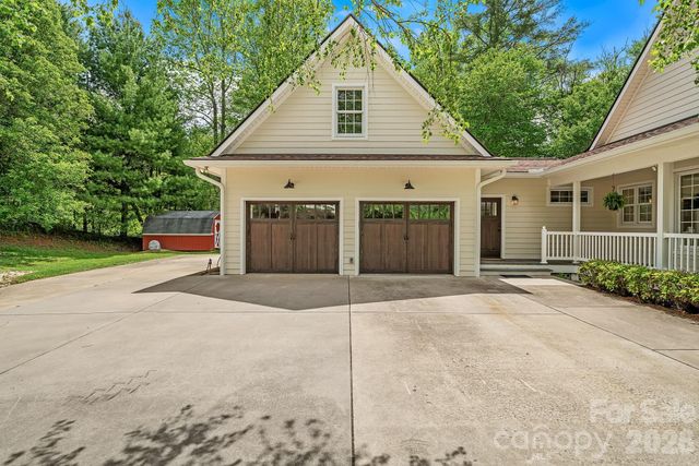 9 Whispering Meadows Drive, Fairview, NC 28730