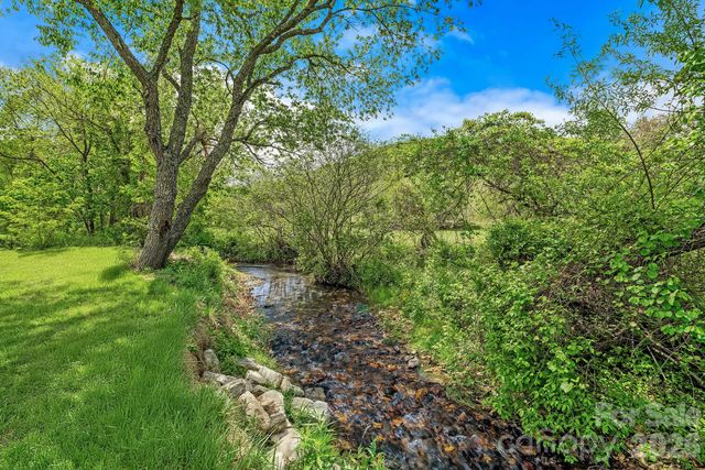 9 Whispering Meadows Drive, Fairview, NC 28730