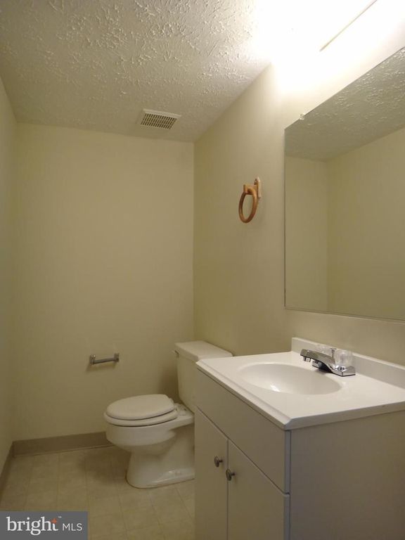 2225 NEWBURGH CT, Waldorf, MD 20602