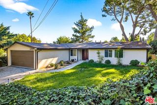 20524 Rhoda Street, Woodland Hills (los Angeles), CA 91367