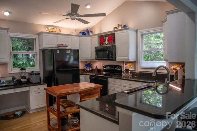 36 Lynx Drive, Black Mountain, NC 28711