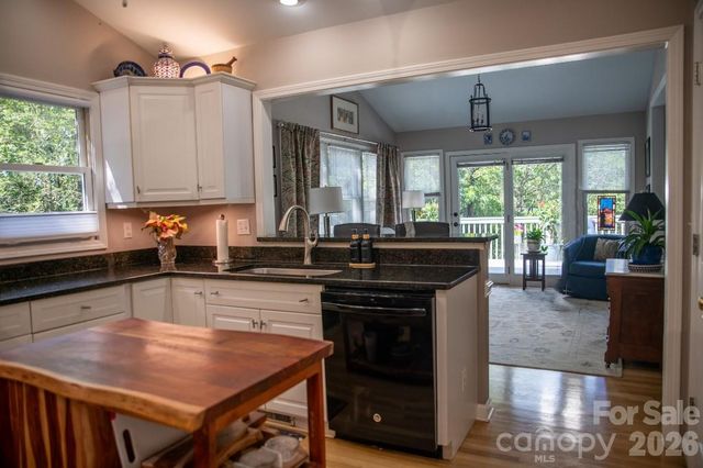 36 Lynx Drive, Black Mountain, NC 28711
