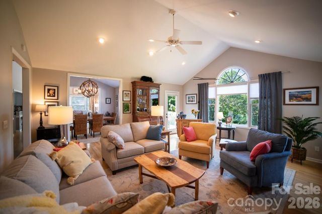 36 Lynx Drive, Black Mountain, NC 28711