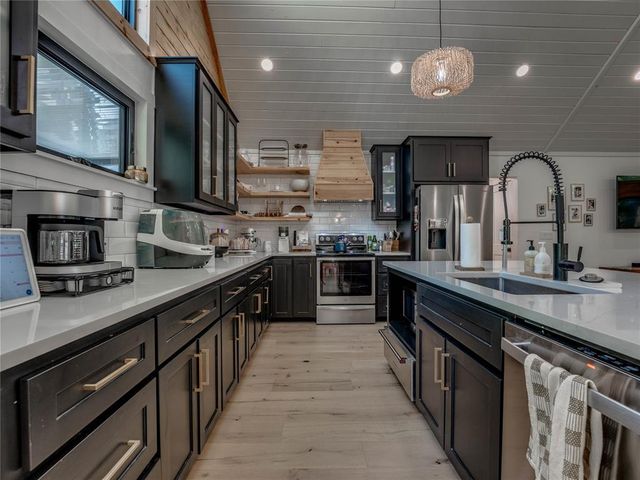 2221 W College Avenue, Guthrie, OK 73044