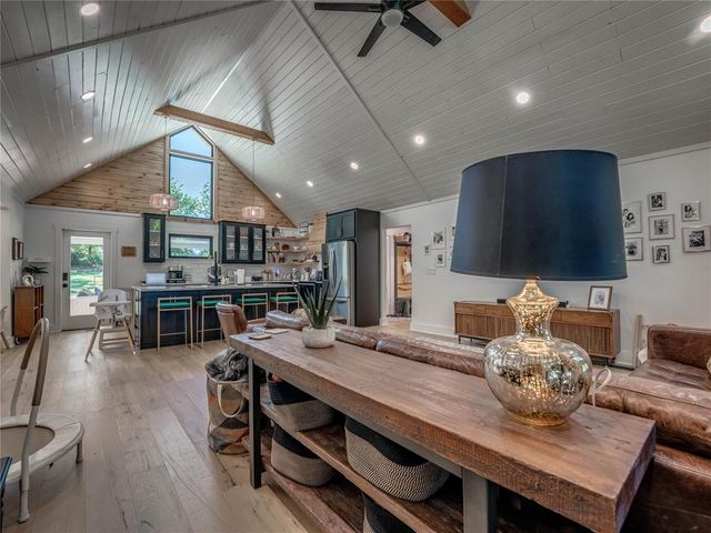 2221 W College Avenue, Guthrie, OK 73044