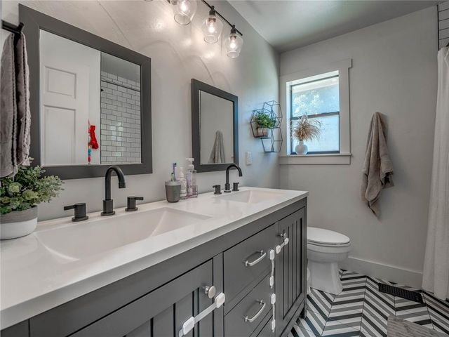 2221 W College Avenue, Guthrie, OK 73044