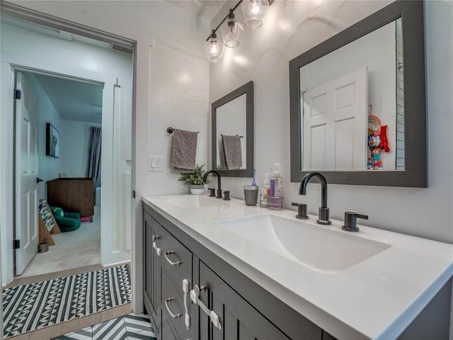 2221 W College Avenue, Guthrie, OK 73044