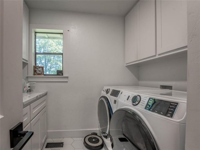 2221 W College Avenue, Guthrie, OK 73044