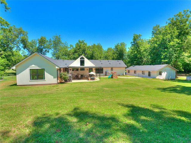 2221 W College Avenue, Guthrie, OK 73044