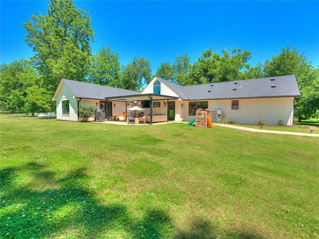 2221 W College Avenue, Guthrie, OK 73044