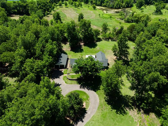 2221 W College Avenue, Guthrie, OK 73044