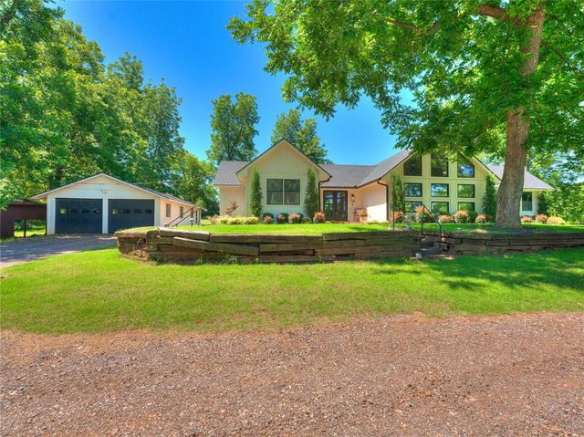 2221 W College Avenue, Guthrie, OK 73044