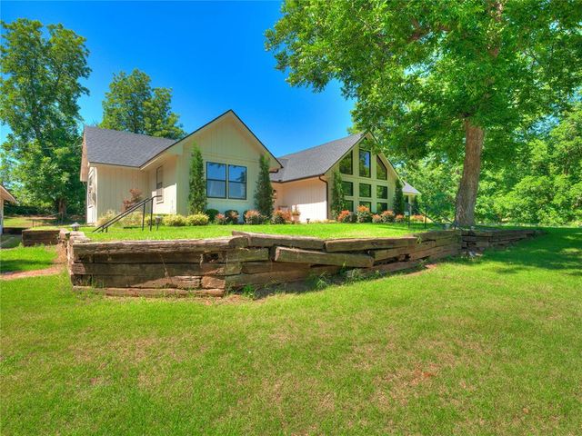 2221 W College Avenue, Guthrie, OK 73044