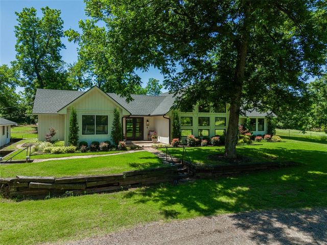 2221 W College Avenue, Guthrie, OK 73044