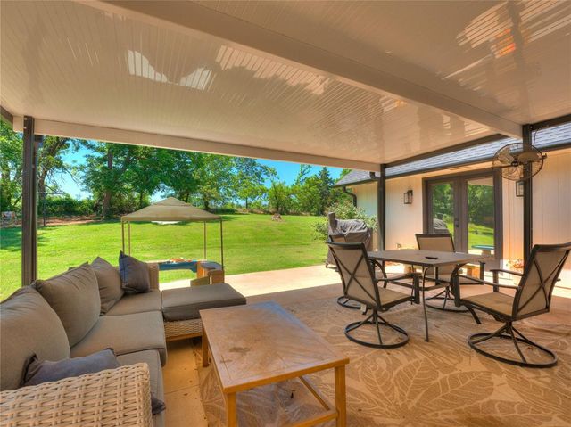 2221 W College Avenue, Guthrie, OK 73044