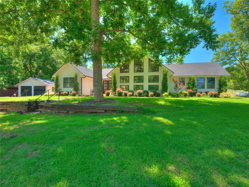 2221 W College Avenue, Guthrie, OK 73044