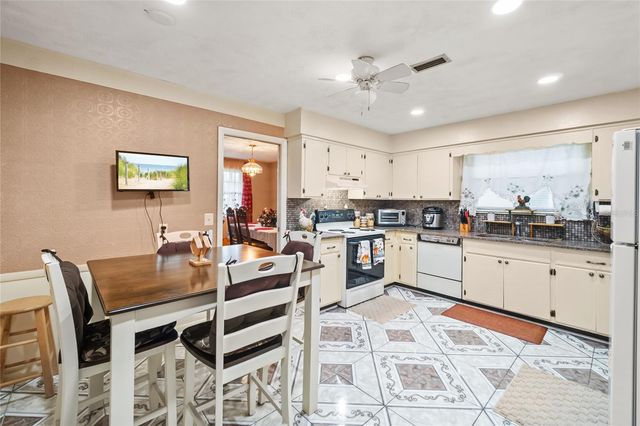 8557 VERMANTH ROAD, Jacksonville, FL 32211