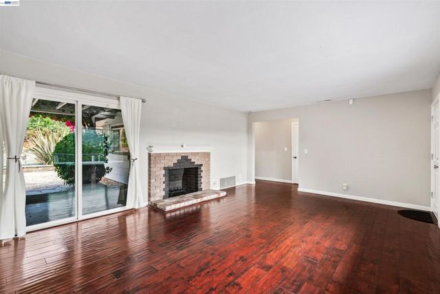 8019 Sterling Dr., Oakland, CA 94605