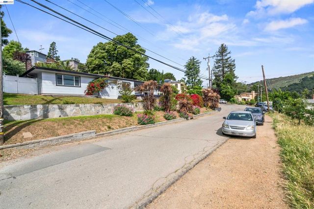 8019 Sterling Dr., Oakland, CA 94605